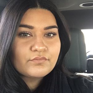 Meet your Posher, Claudia